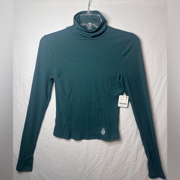 free people movement Tops - Free People Movement NWT Ribbed Turtleneck Crop Top Emerald Green Small